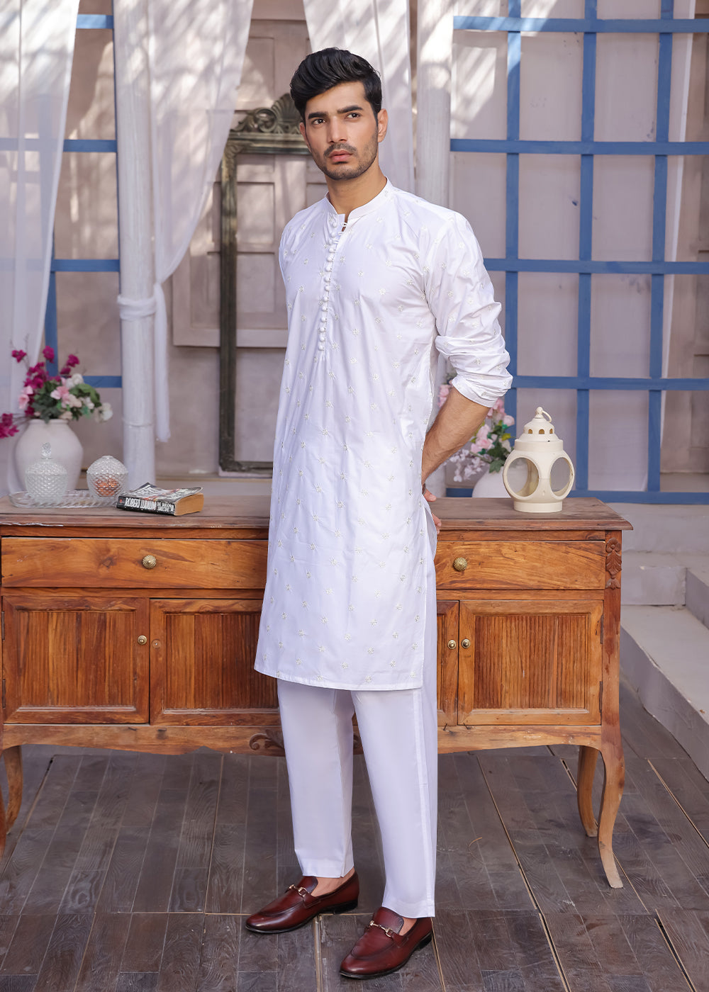 EMBROIDERED KURTA PAJAMA