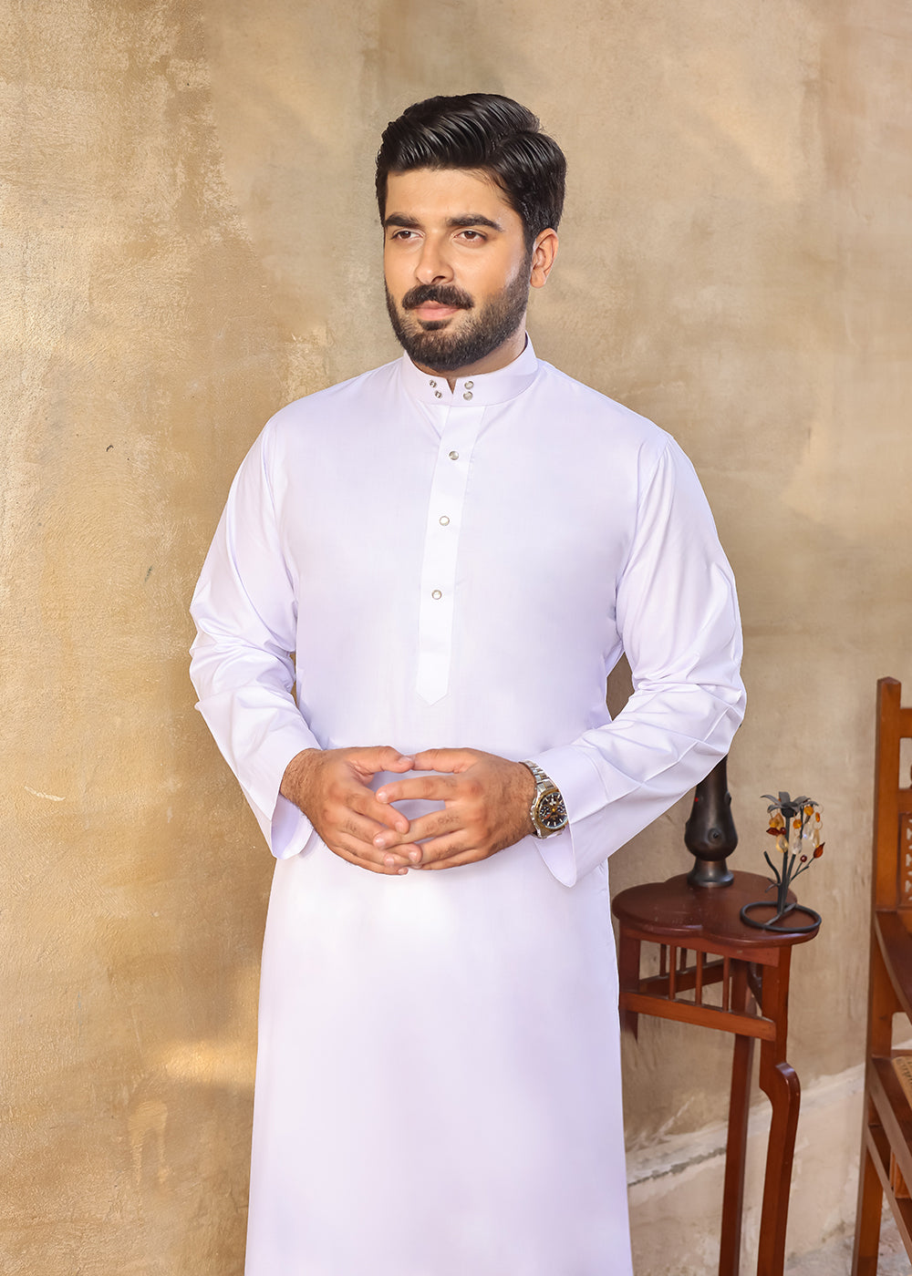 WHITE-JUBBA